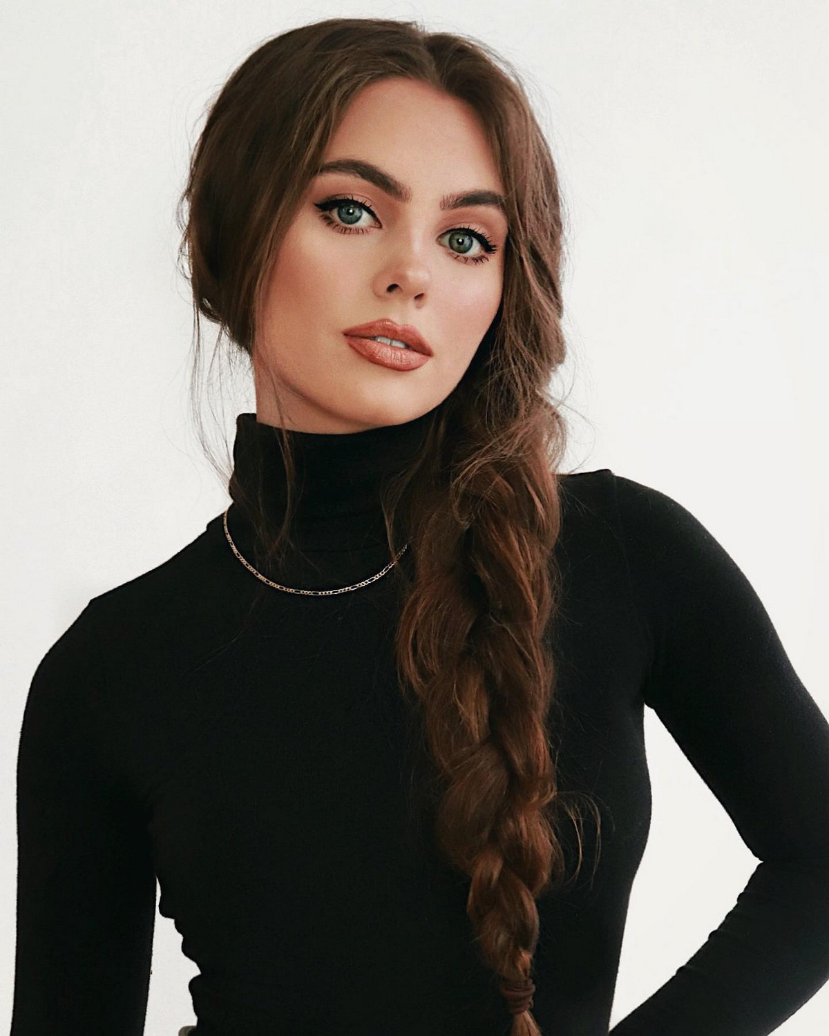 Side braid hairstyle is so cute