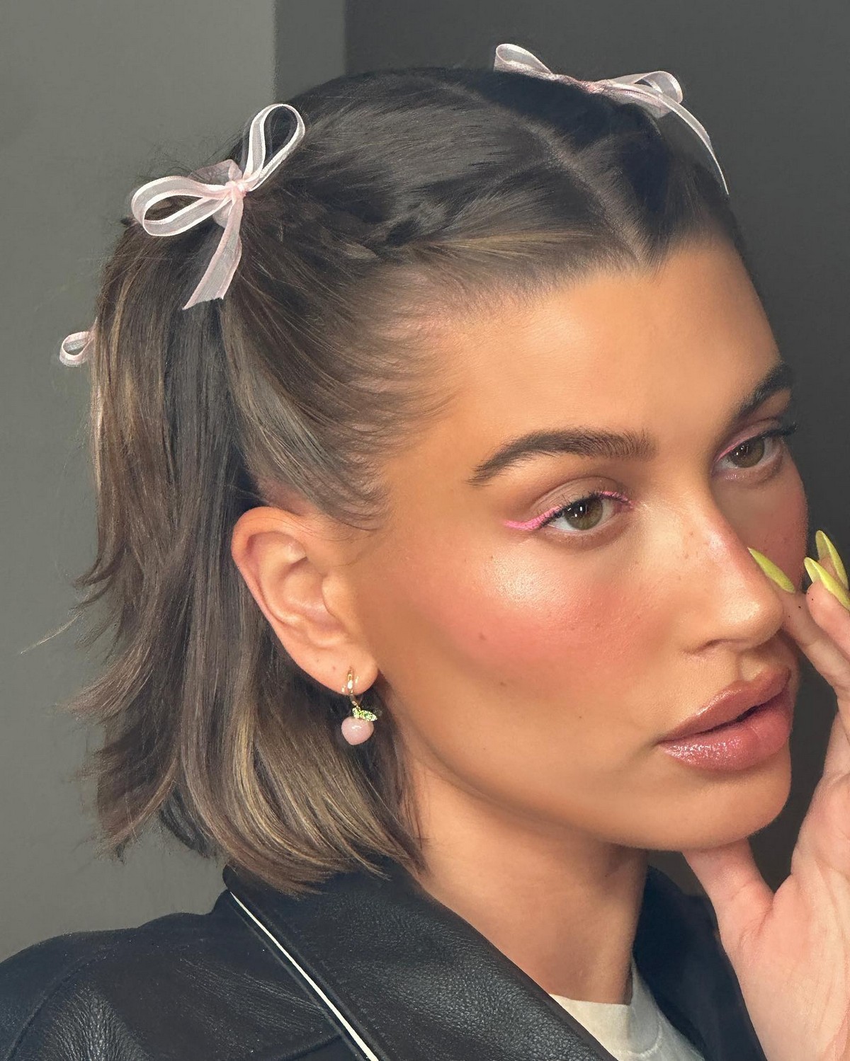 One Of The Most Popular "It" Girls, Hailey Bieber, Has Brought This Trend Back