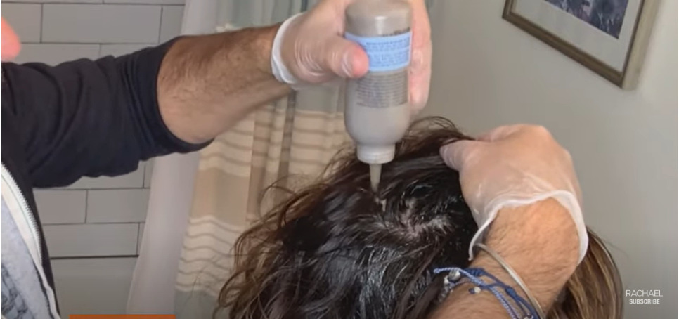 Applying the hair dye