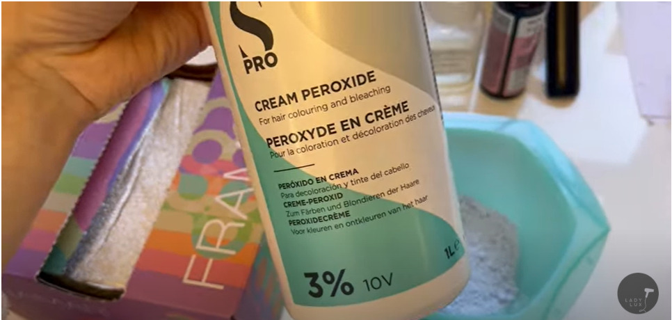 Bleach your hair for balayage at home