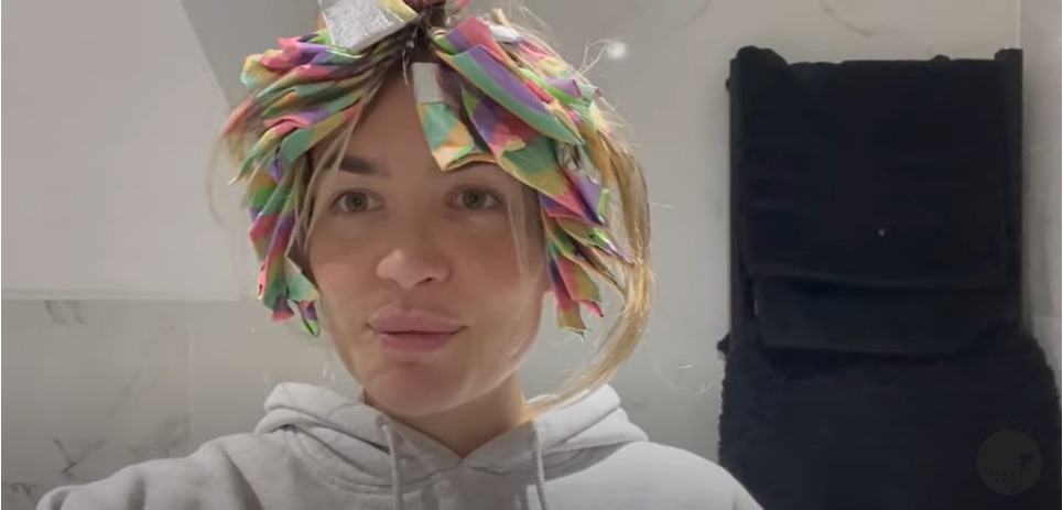Use the foils technique for your at-home balayage