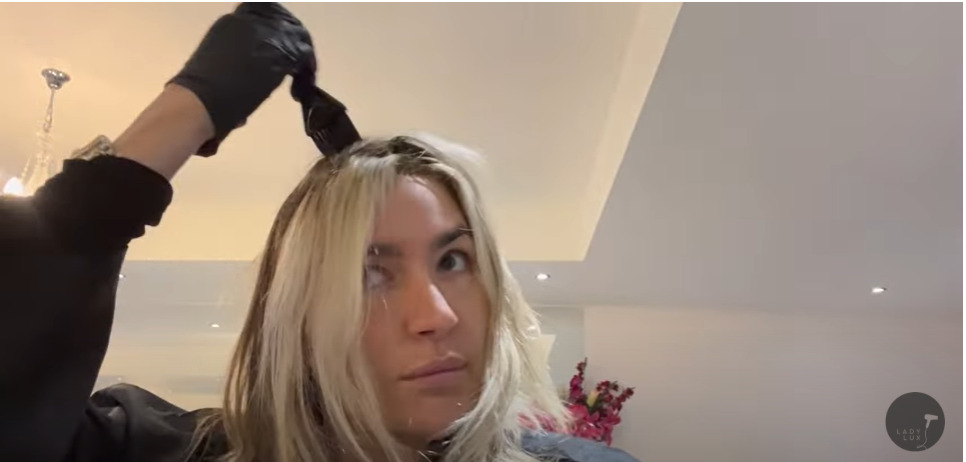 Root melt effect during your at-home balayage
