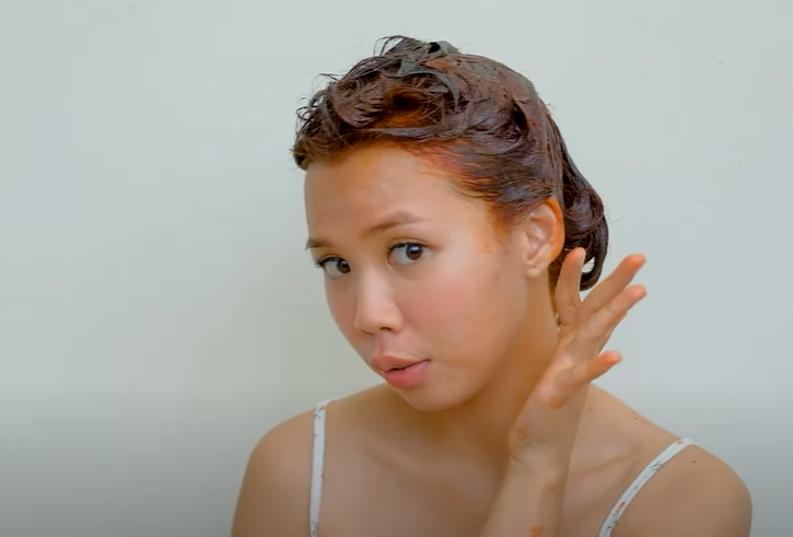 Wait for 20 minutes for the color work in your hair