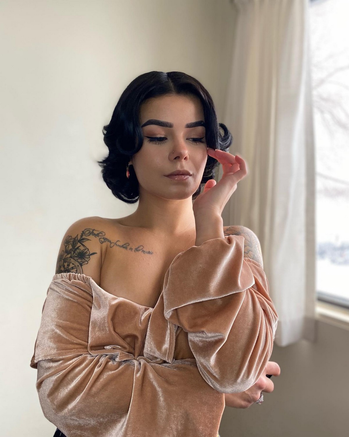 Short Wavy Textured With Middle Part