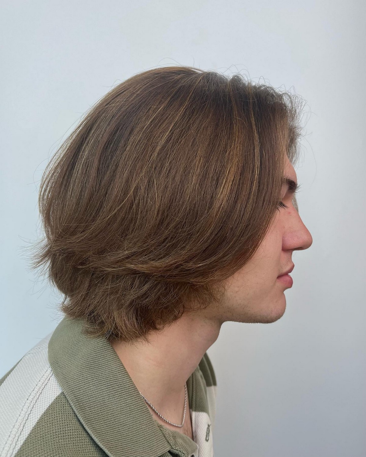 Blonde Highlights On Medium Men's Hair 