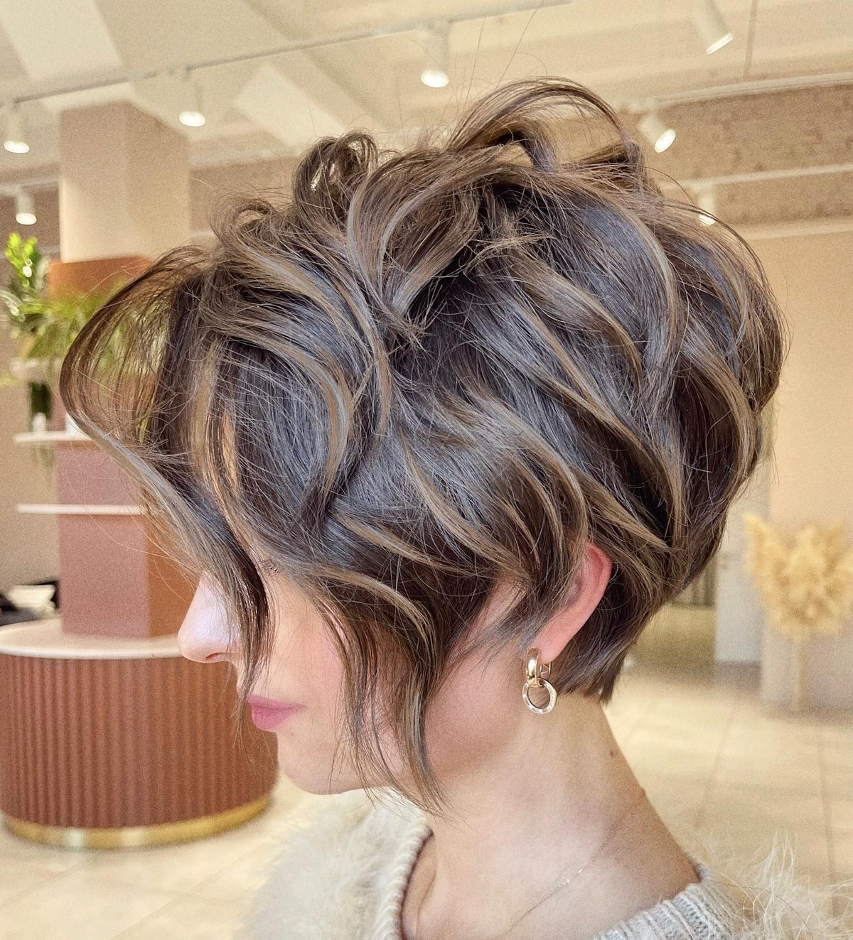 Messy Wave Bob With Highlight Brown