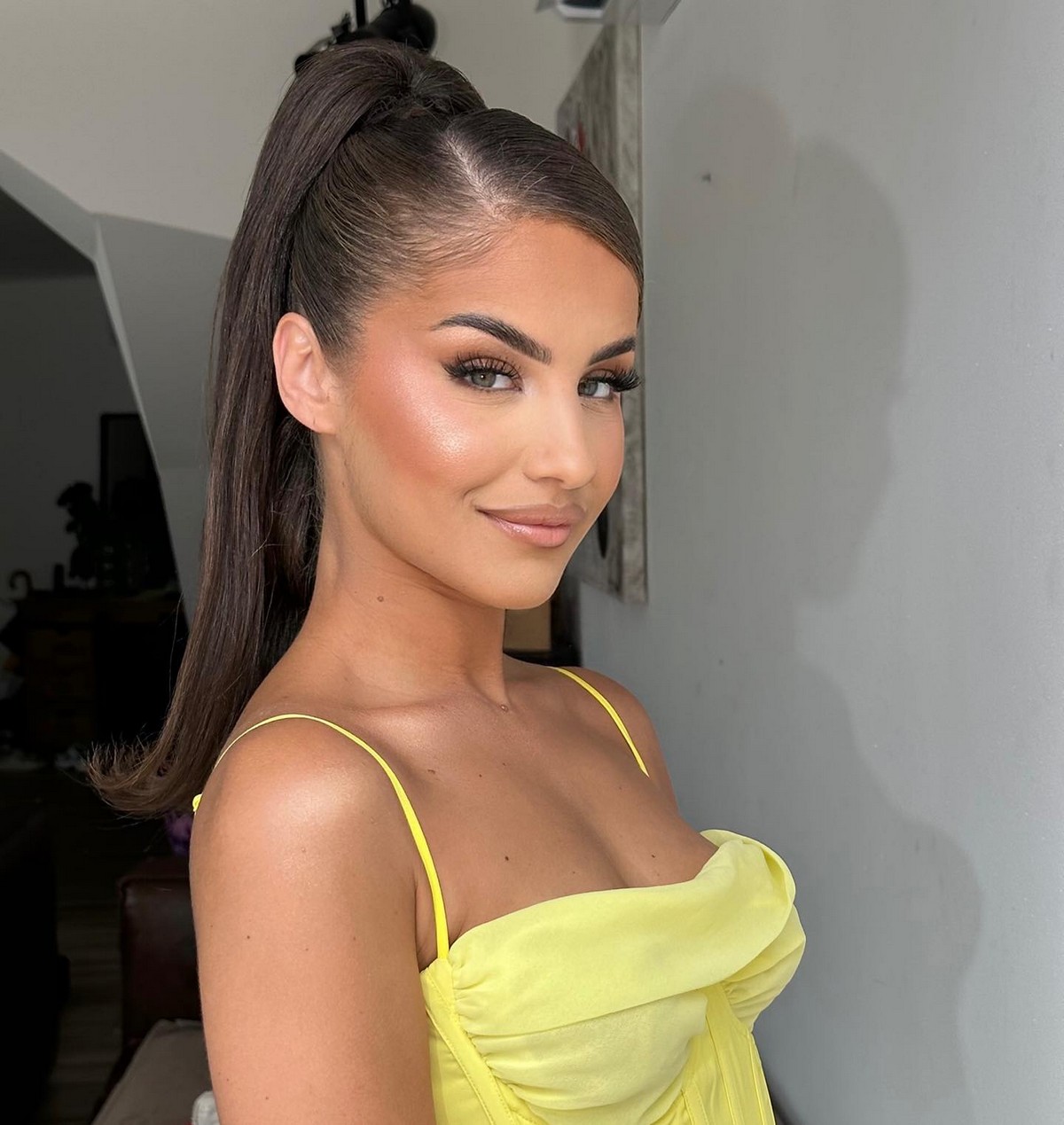 90's High Pony With Side Part