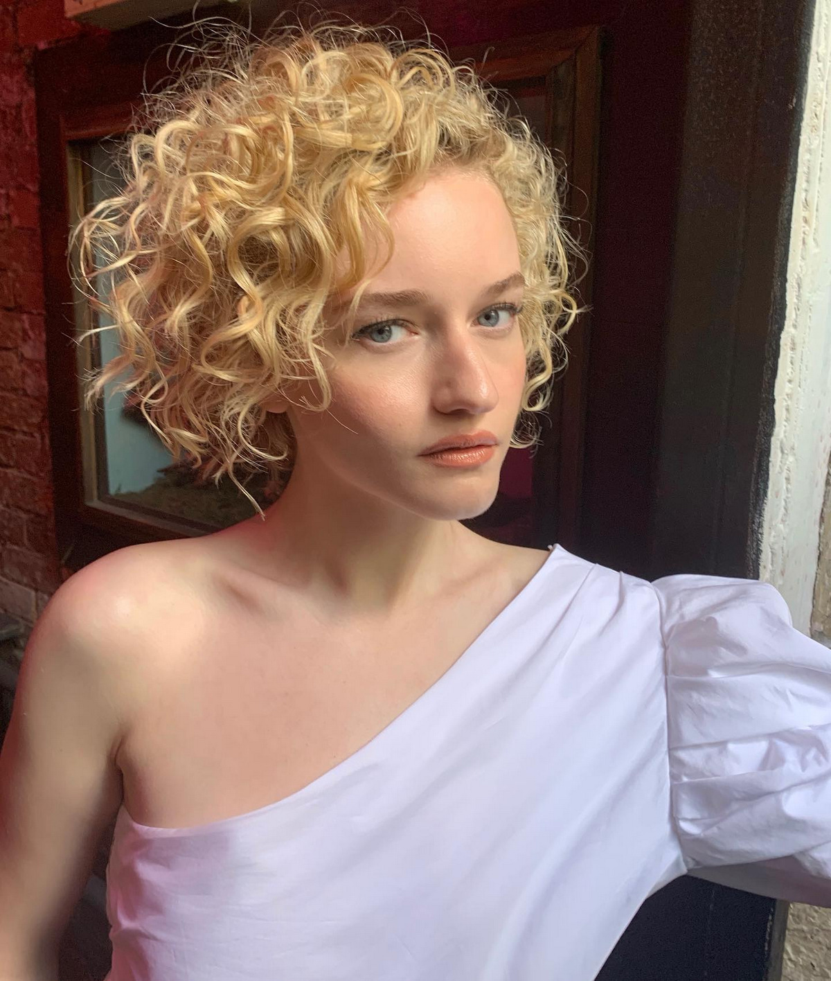 Curly Bob With Side Part 