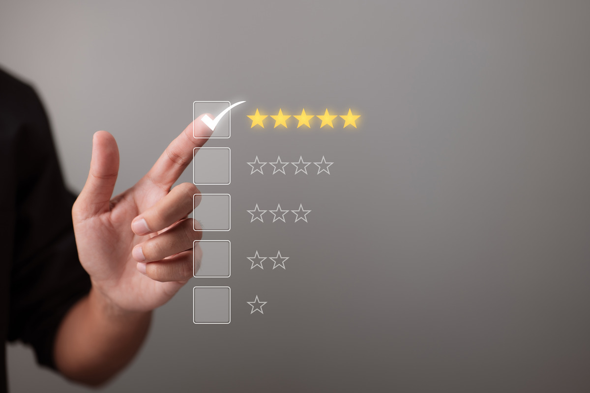 Hand touching and giving five yellow stars indicates the highest level