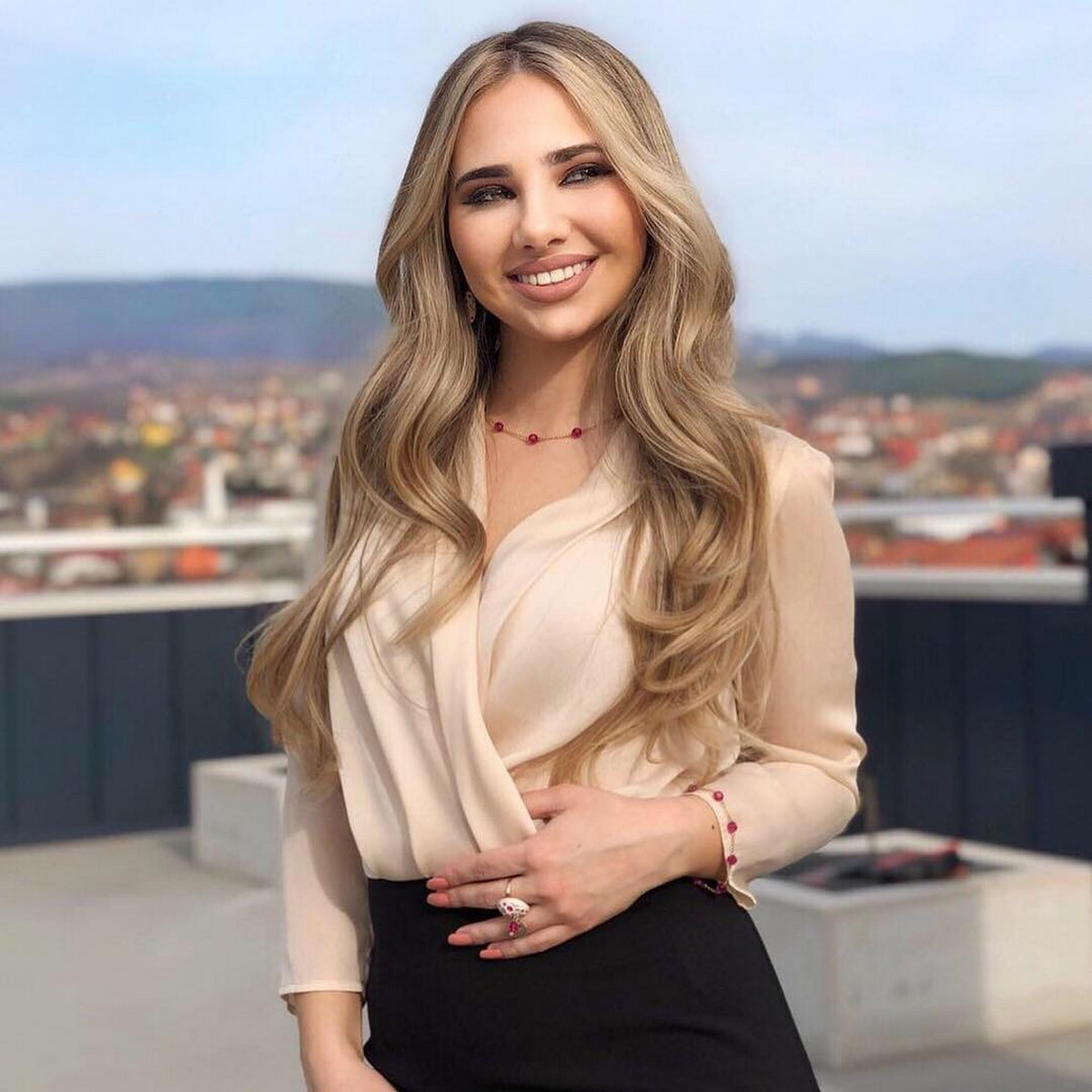 Long Blonde Hair With Waves