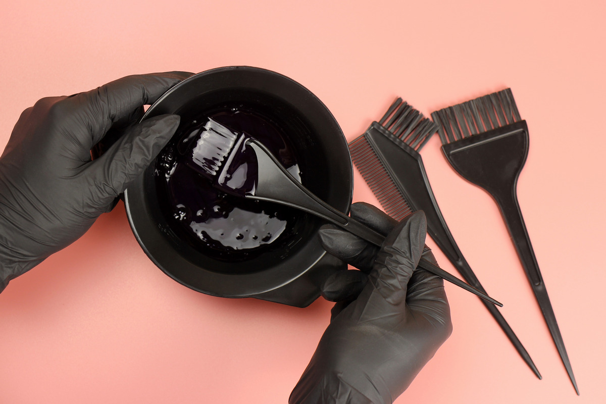 Prepare tools to dye hair highlights