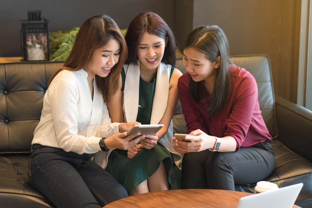 Three woman are sharing to use the leftover mixed hair dye