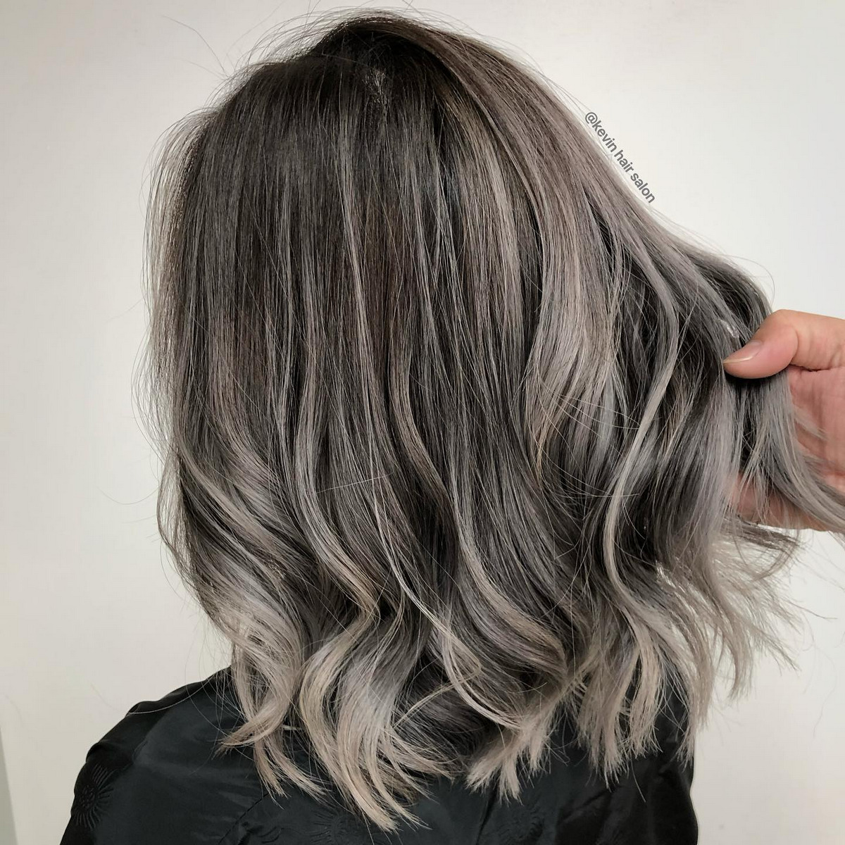 Transition to gray hair with lowlights