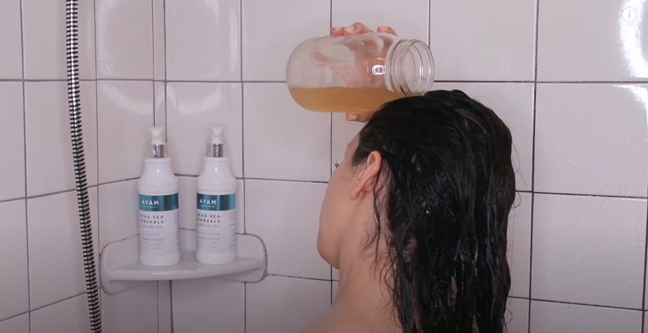 She apple cider vinegar hair rinse for healthy hair