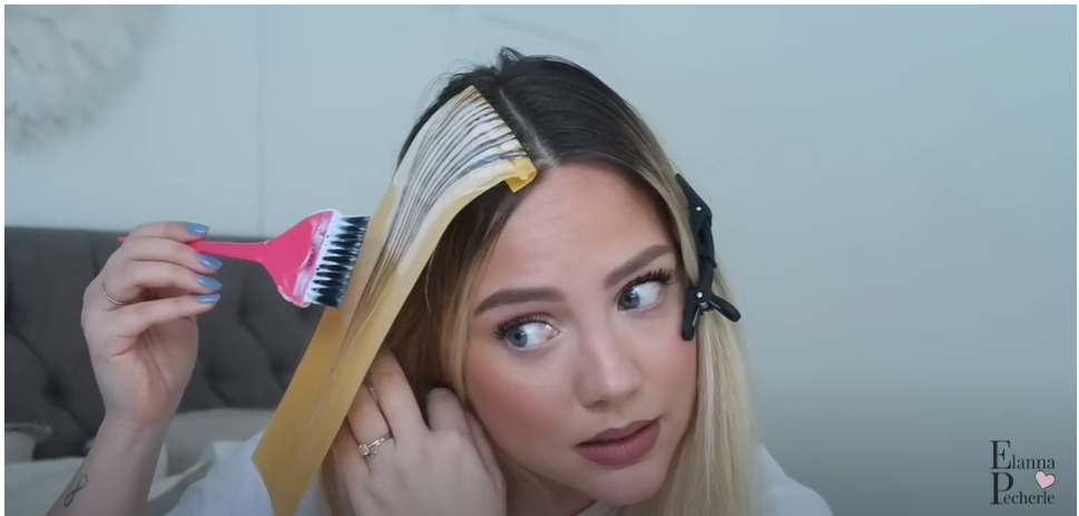 Applying highlight to the selected section of hair